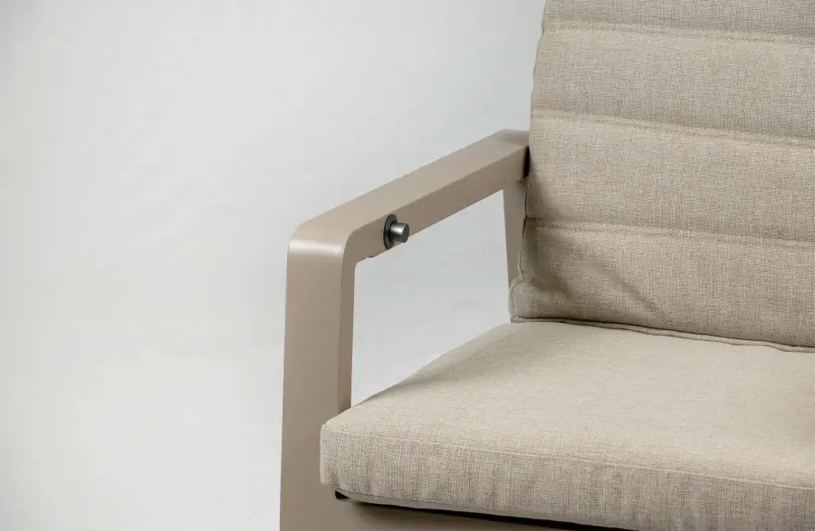 berlijn-luxe-dining-champagne-detail-tuinstoel-ver