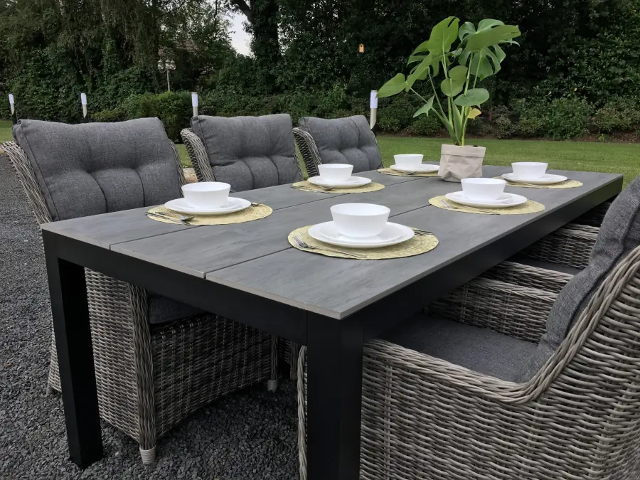 Dublin tuinset 7 delig-6 Dublin tuinstoelen-wicker-aluminium frame-cyprus tuintafel-grey-zijaanzicht-decoratie