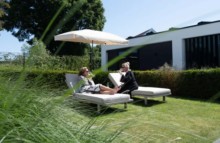 luxe-ligbed-camel-sint-maarten-4-seizoenen-tuinmeubelen 1