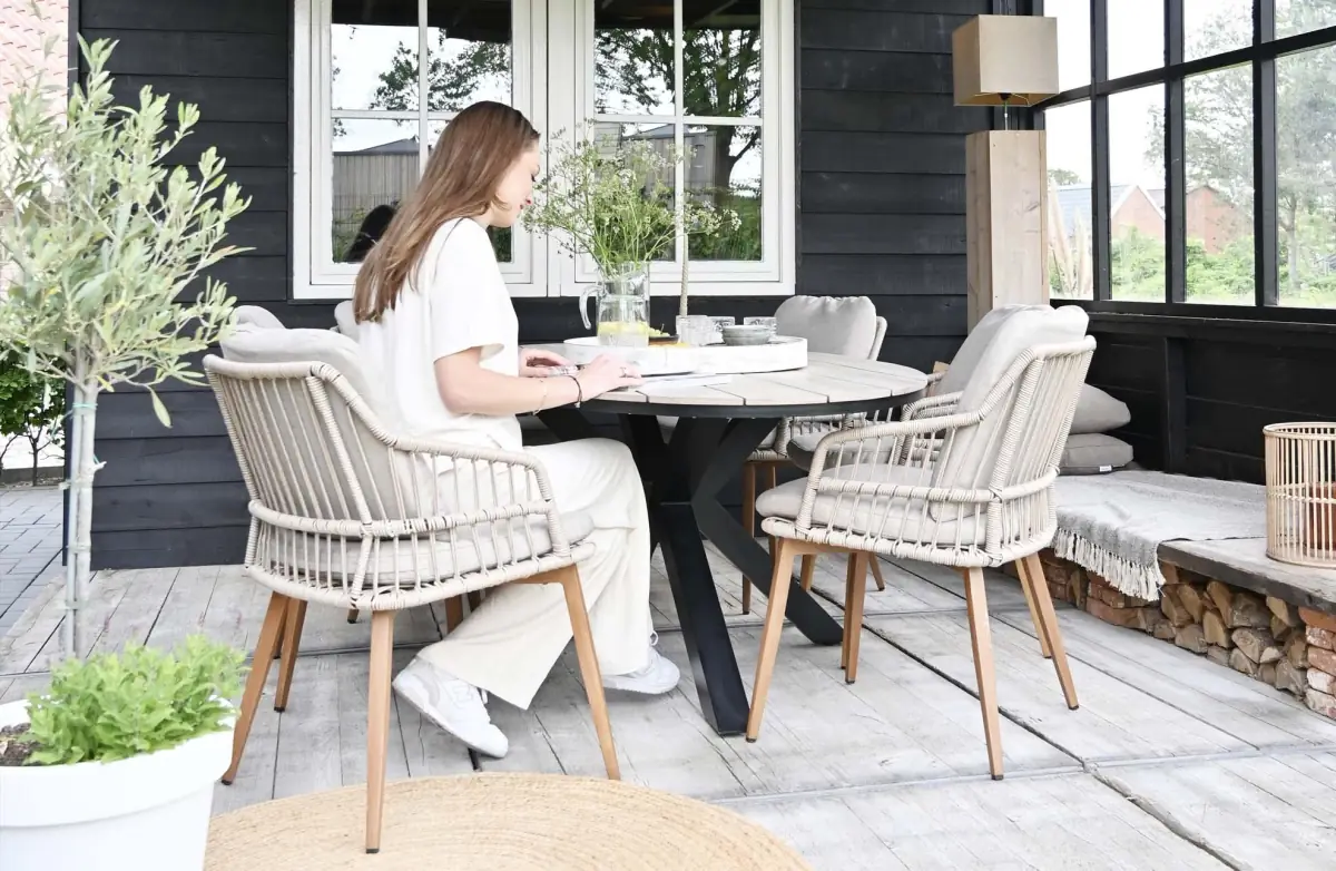 4-seizoenen-tuinmeubelen-dining-tuinstoel-isabel-sand-wood-02