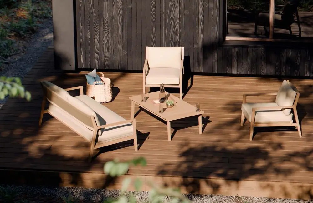 Een moderne houten Japandi loungeset voor buiten of in je interieur